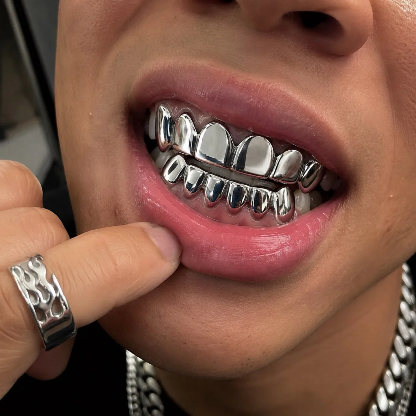 Grillz aus einer Cobalt-Chrom-Legierung